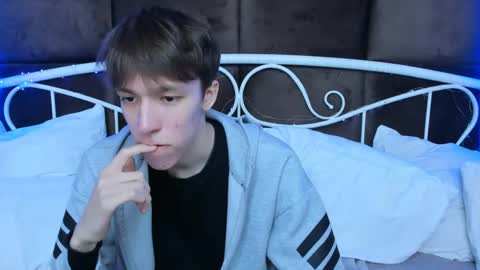 Mark online show from May 26, 12:23 pm