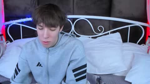 Mark online show from February 5, 3:52 pm