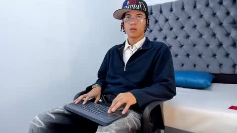 MARSHALL online show from December 4, 1:40 pm