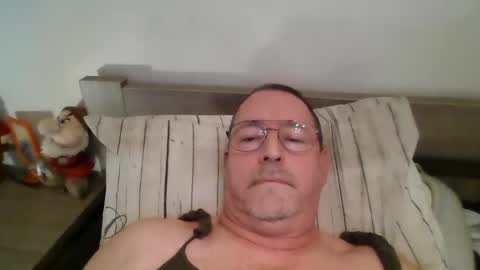 Snapshot of martinb62 chatting on October 5, 7:51 pm Hotguy61 online show from October 5, 7:51 pm