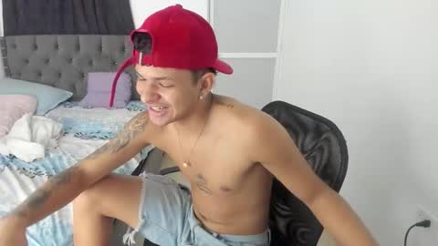 Snapshot of master_boy28 chatting on October 18, 8:19 am master_boy28 online show from October 18, 8:19 am