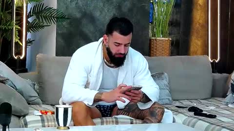 masterkingofmuscle online show from November 13, 9:03 am