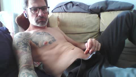 Snapshot of masterp17 chatting on January 12, 2:52 pm Master P online show from January 12, 2:52 pm