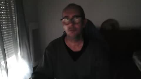 mat11efou online show from December 3, 8:20 am