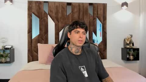 mateo_dilucajs1 online show from September 24, 7:23 pm