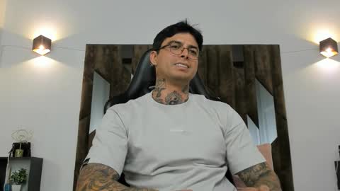 mateo_dilucajs1 online show from October 19, 8:12 pm