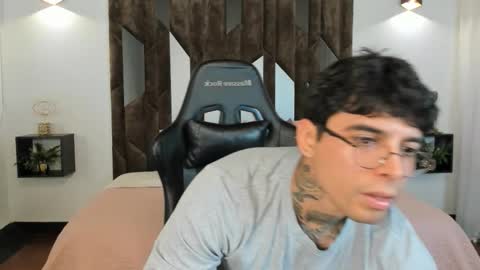 mateo_dilucajs1 online show from September 16, 7:47 pm