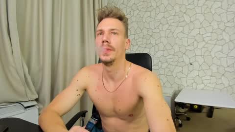 Snapshot of mateobenjamin chatting on December 18, 5:00 pm MateoBenjamin online show from December 18, 5:00 pm