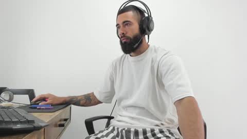 Snapshot of matheusbeard2 chatting on December 17, 5:26 pm Matheus online show from December 17, 5:26 pm