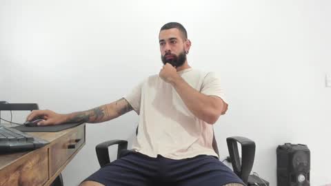 Snapshot of matheusbeard2 chatting on December 11, 2:17 pm Matheus online show from December 11, 2:17 pm