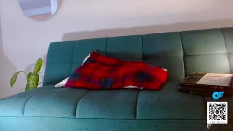 STRURIBE ON INSTAGRAM online show from December 1, 7:17 pm