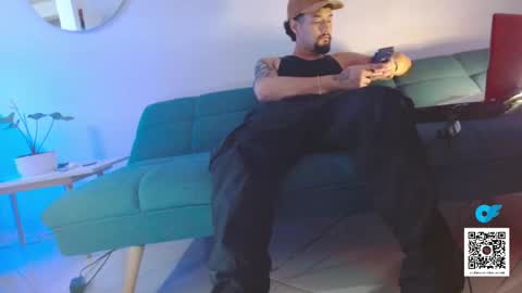 STRURIBE ON INSTAGRAM online show from October 27, 12:24 am