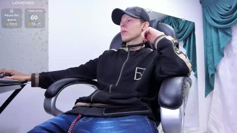 Snapshot of matthewboy_ chatting on January 23, 5:35 am MatthewBoy online show from January 23, 5:35 am