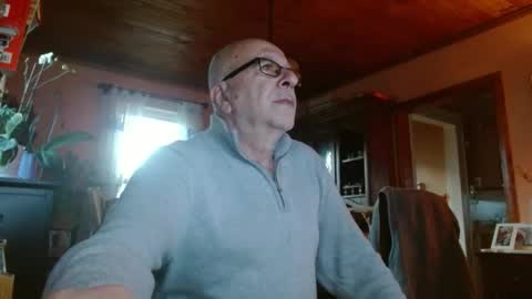 Maurice online show from December 19, 9:01 pm