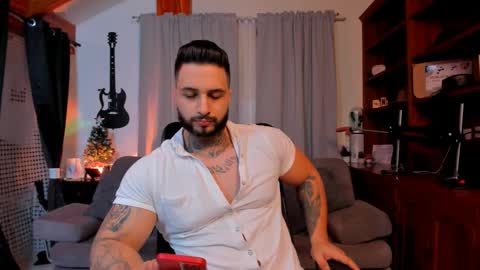 Snapshot of max_dic1 chatting on December 20, 11:26 pm max D. online show from December 20, 11:26 pm