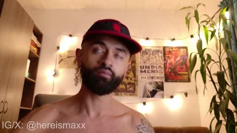 Max Follow me IGX hereismaxx online show from December 2, 9:12 am