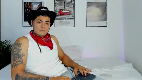 Snapshot of max_miuller chatting on October 12, 12:59 am MAX MIULLER online show from October 12, 12:59 am