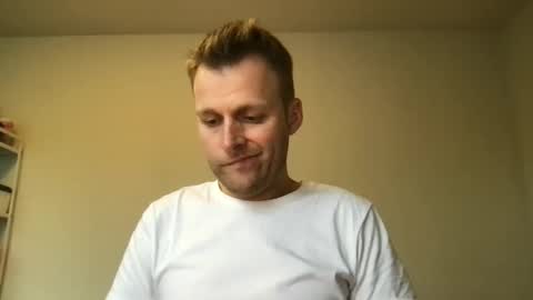 Max take off clothes online show from January 6, 1:30 pm