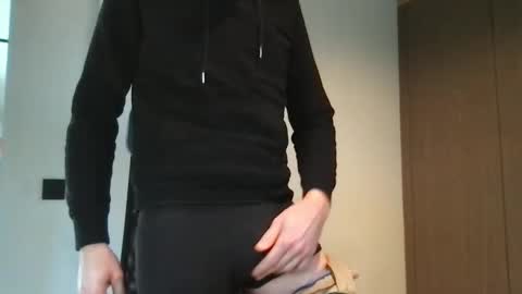 Max take off clothes online show from December 27, 1:07 pm