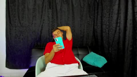 MAX     online show from December 25, 9:45 am