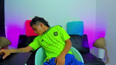 MAX     online show from September 11, 6:01 am