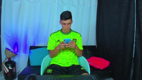 MAX     online show from January 27, 7:14 am