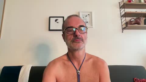 Snapshot of maxbow chatting on October 21, 2:42 pm Max Mikado online show from October 21, 2:42 pm