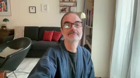 Snapshot of maxbow chatting on January 28, 1:49 pm Max Mikado online show from January 28, 1:49 pm