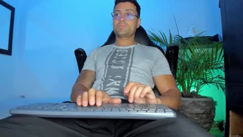 MAXI      online show from March 25, 4:27 am