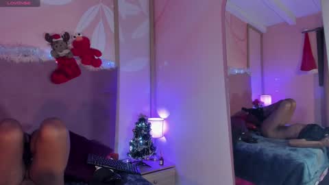 Snapshot of maxim_walker chatting on December 11, 3:58 am maxim online show from December 11, 3:58 am