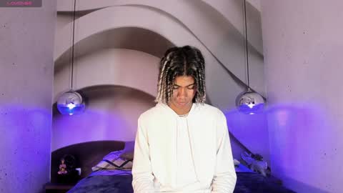 Snapshot of maxim_walker chatting on January 24, 3:22 am maxim online show from January 24, 3:22 am