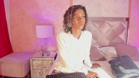 Snapshot of maxim_walker chatting on January 5, 3:00 am maxim online show from January 5, 3:00 am