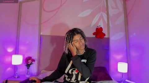 Snapshot of maxim_walker chatting on February 15, 3:20 am maxim online show from February 15, 3:20 am