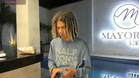 Snapshot of maxim_walker chatting on March 2, 3:02 am maxim online show from March 2, 3:02 am