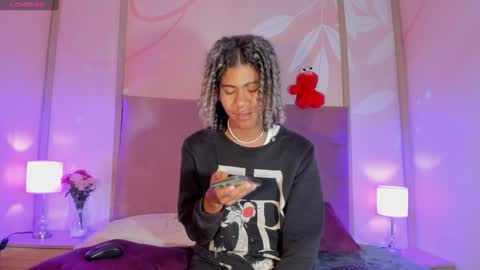 Snapshot of maxim_walker chatting on February 6, 3:06 am maxim online show from February 6, 3:06 am