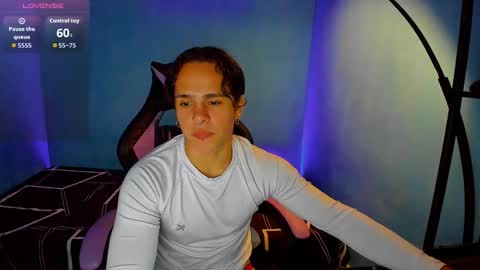 Snapshot of maximiliano_scoott_ chatting on October 3, 7:08 pm maximiliano_scoott_ online show from October 3, 7:08 pm