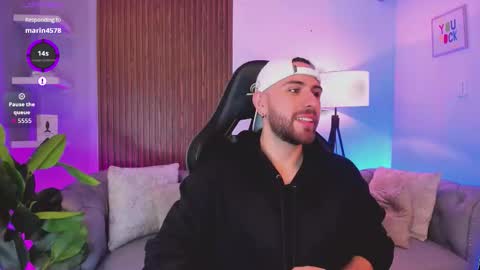 Maximo Wolf online show from February 3, 8:25 pm