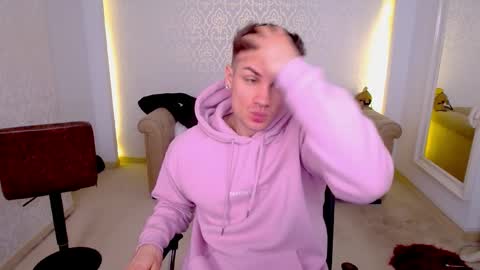 MaxKaiden online show from April 10, 6:31 am