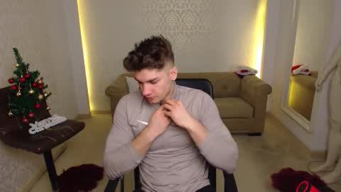 MaxKaiden online show from December 17, 5:58 am