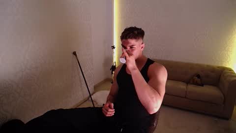 MaxKaiden online show from November 18, 5:55 am