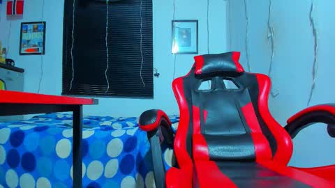 MAX online show from December 18, 10:28 pm