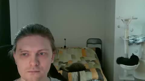 Snapshot of maxs_93 chatting on October 10, 12:10 pm maxs_93 online show from October 10, 12:10 pm