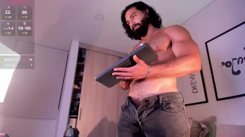 Max online show from March 4, 11:45 pm