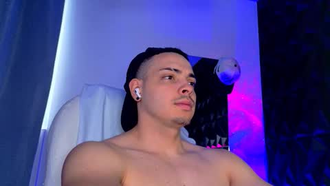 MAX online show from February 1, 9:46 pm