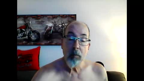 me at home online show from March 19, 6:44 pm