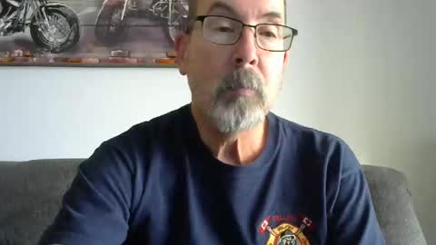 Snapshot of meathome3 chatting on January 8, 2:25 pm me at home online show from January 8, 2:25 pm