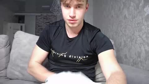 Max online show from February 15, 11:49 pm