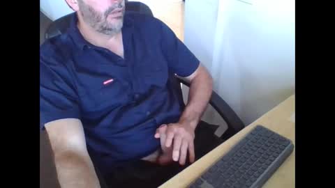 Snapshot of melbguy_075 chatting on December 5, 5:15 am melbguy_075 online show from December 5, 5:15 am