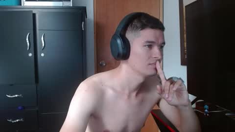 miaou_miaou online show from February 18, 1:44 pm