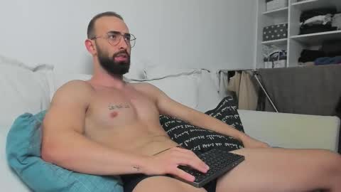 MichaelEvansx online show from October 9, 10:42 am